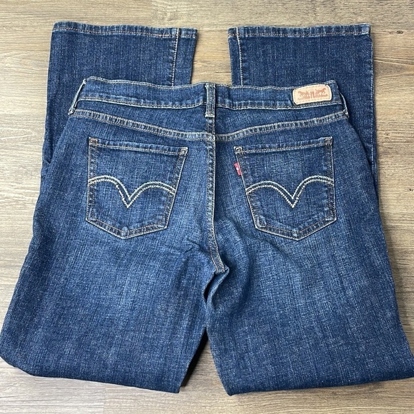 Levi’s Women’s 515 Mid Rise Bootcut Jeans, size 31 - Picture 7 of 10